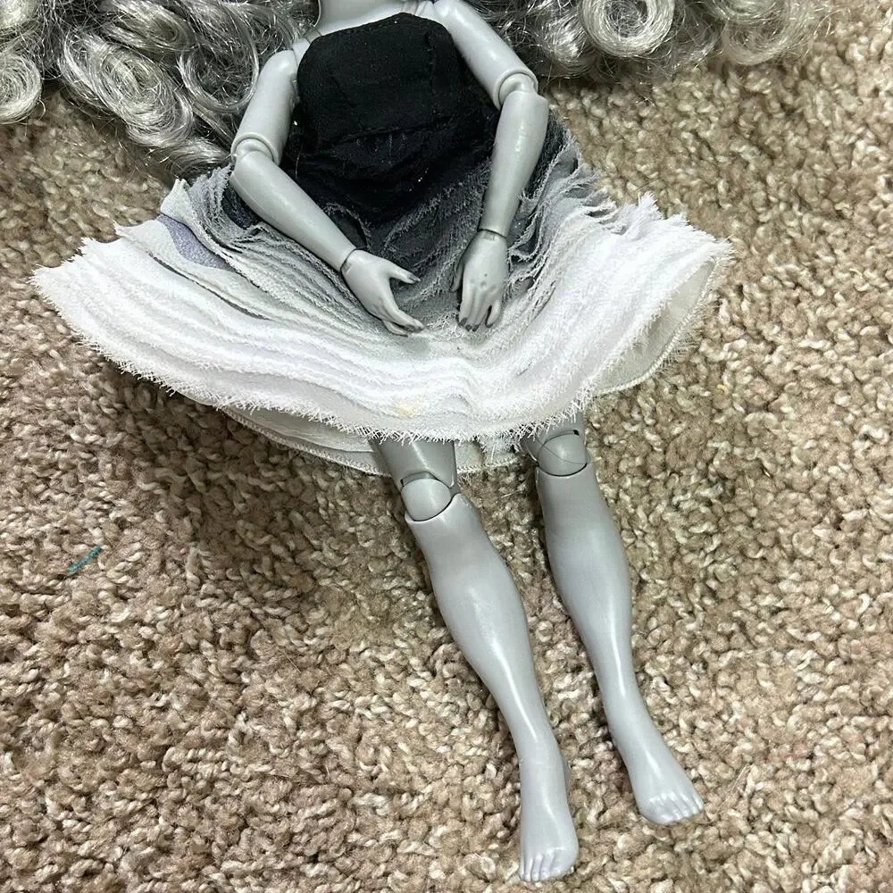 Rainbow High Shadow High Fashion Doll Re-Styled Dressed Nicole Steel No Shoes - Picture 3 of 4